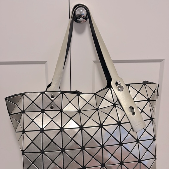 [Bao Bao] Issey Miyake Metallic PVC Geometric Black Mesh Zip-Close Shoulder Tote - Picture 5 of 16
